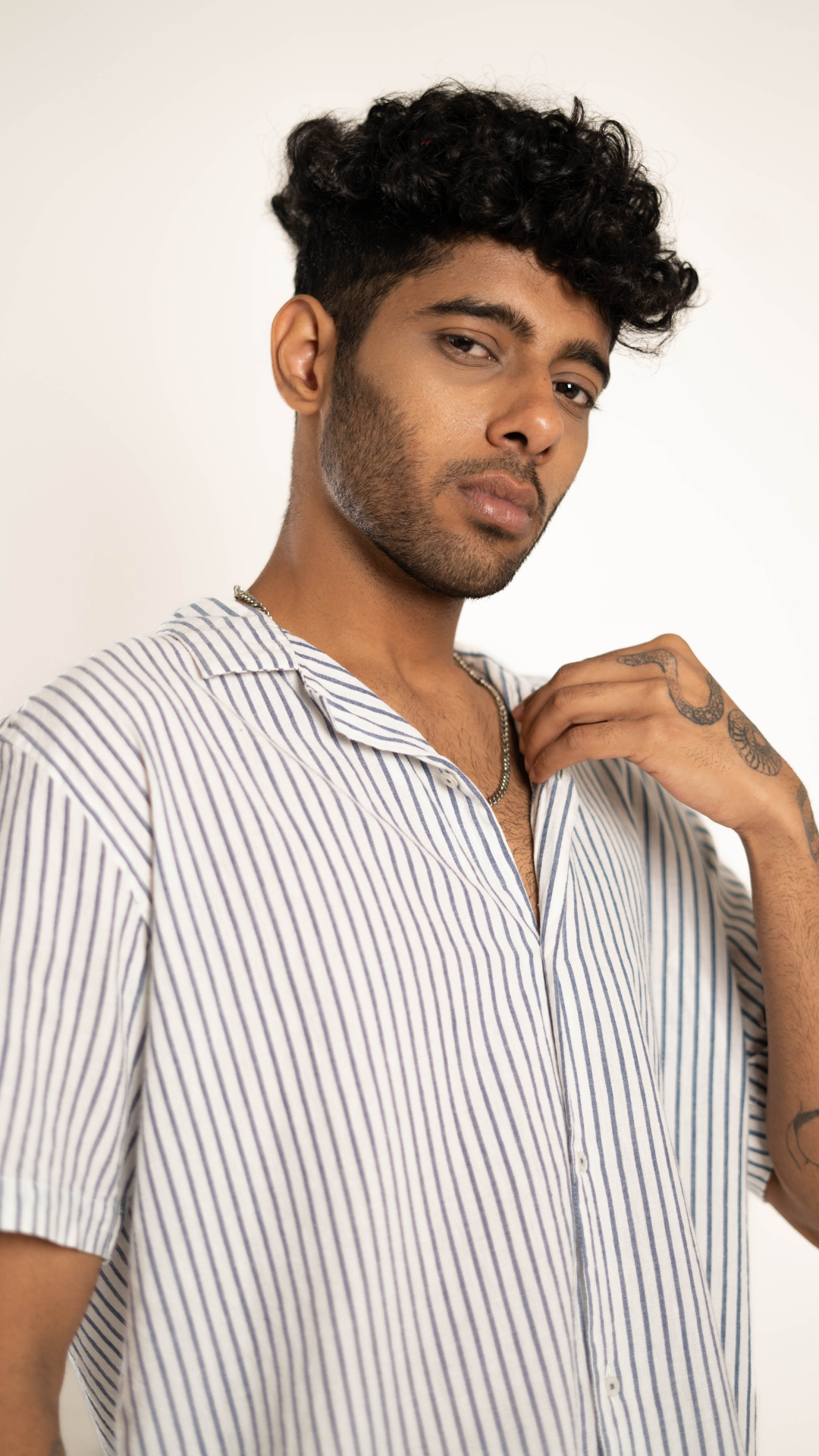 Men's Relaxed Fit Short Sleeves White Shirt With Blue Stripes