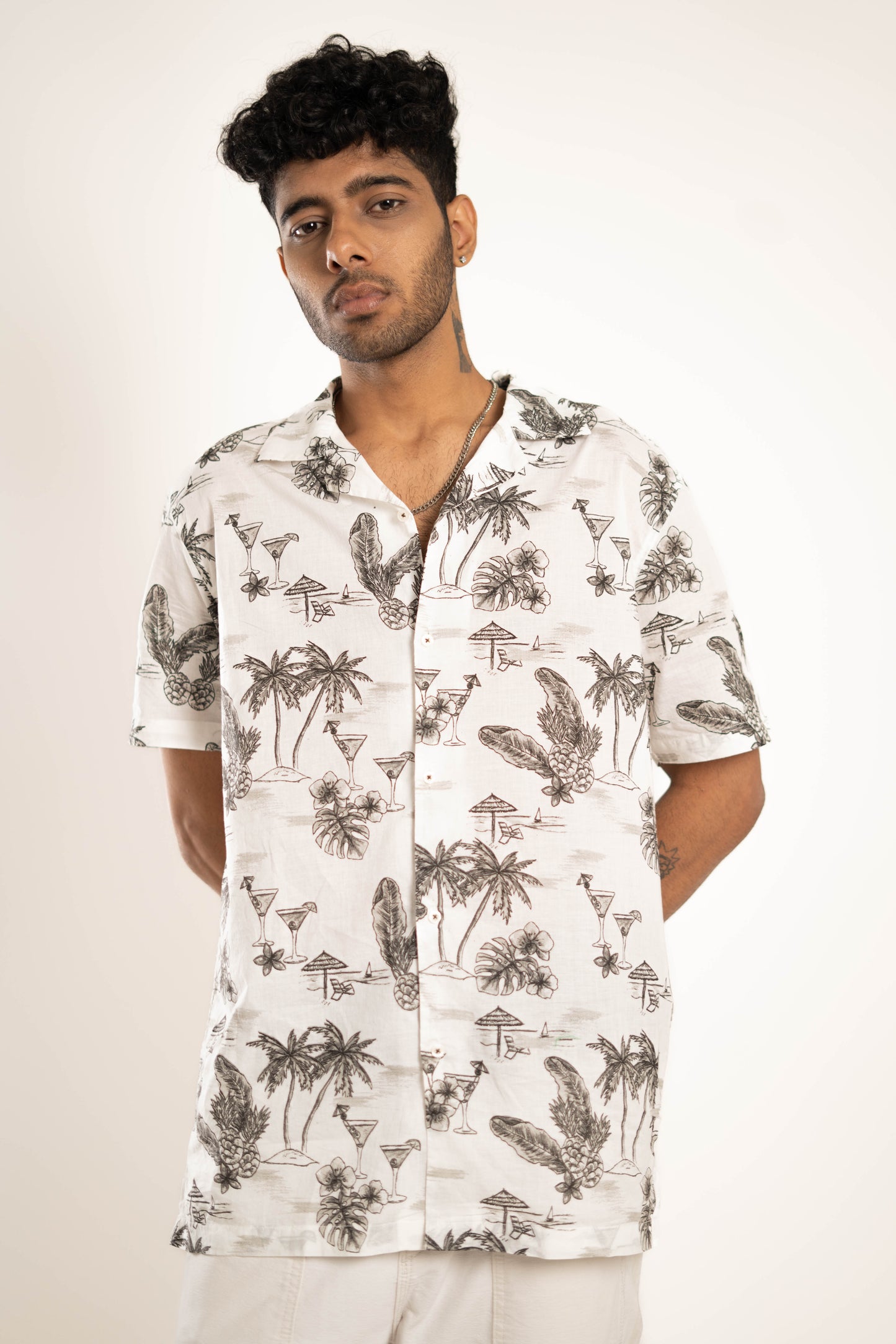 Men's Relaxed Fit Short Sleeves Sea Shore Side Printed White Shirt